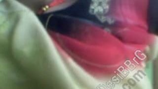 Bhabhi apne dever ko BUR OR CHUCHHI dikhate huye